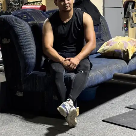 Adik, 30Абай, Қазақстан